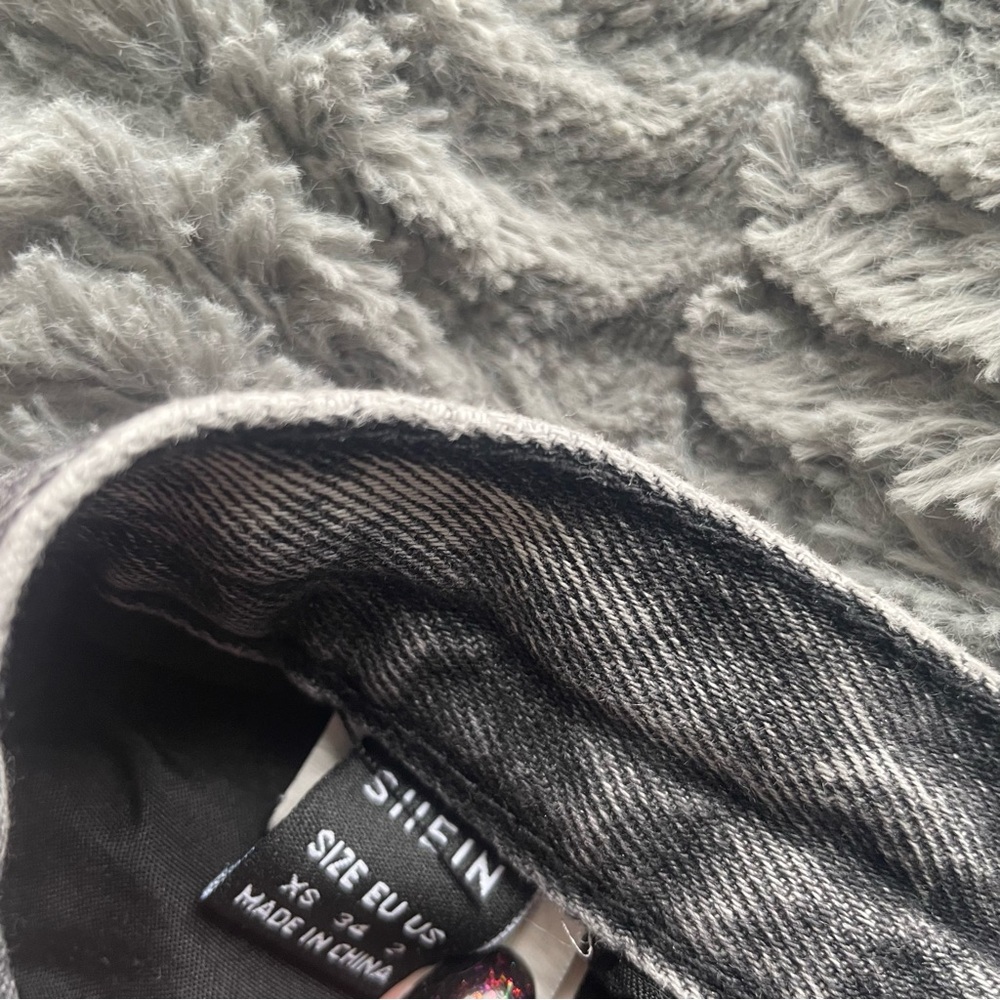 Distressed Jeans - Picture 5 of 5